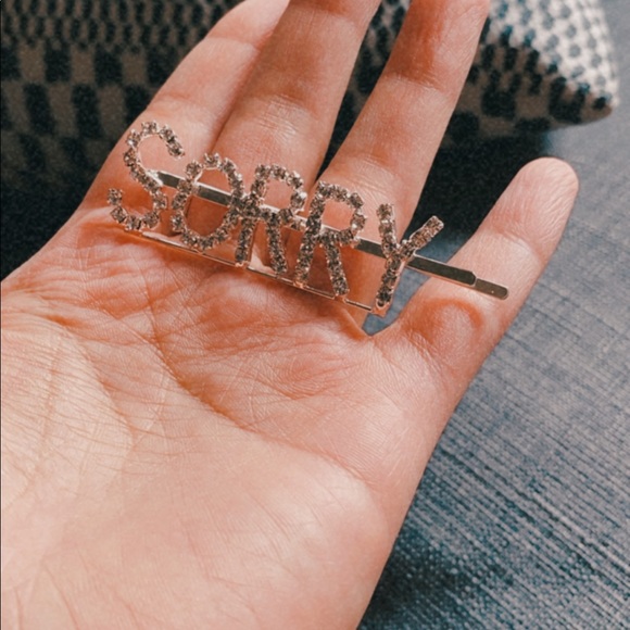 gorgeous wrap top with a trendy clip. - Picture 2 of 3